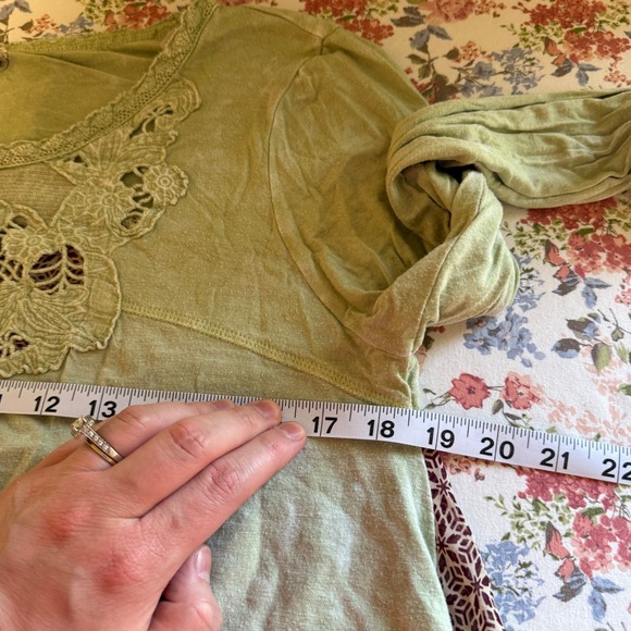 Gimmicks by BKE Womens Oversized Lagenlook Top Large Crochet Mixed Media Boho - Picture 13 of 15